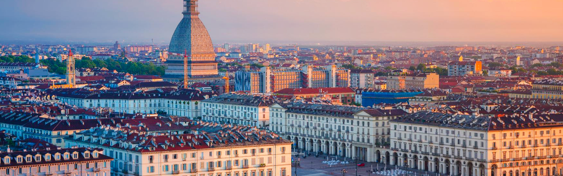 Veduta di Torino con la Mole Antonelliana che domina